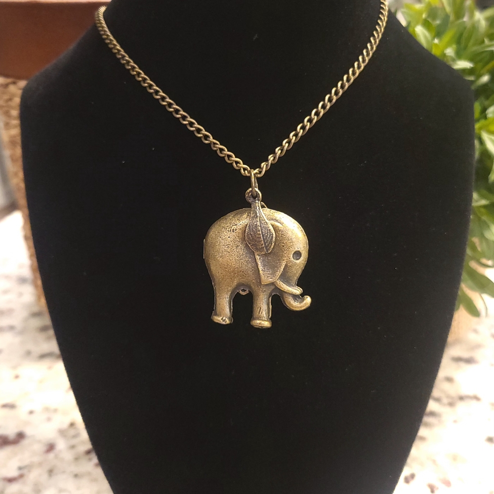 Antique Gold Elephant Pendant Necklace